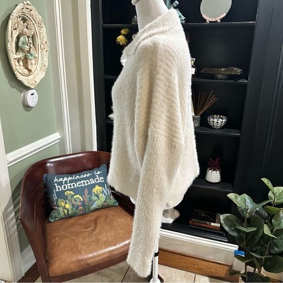 TopShop White Fuzzy Sweater Size M - Picture 6 of 11